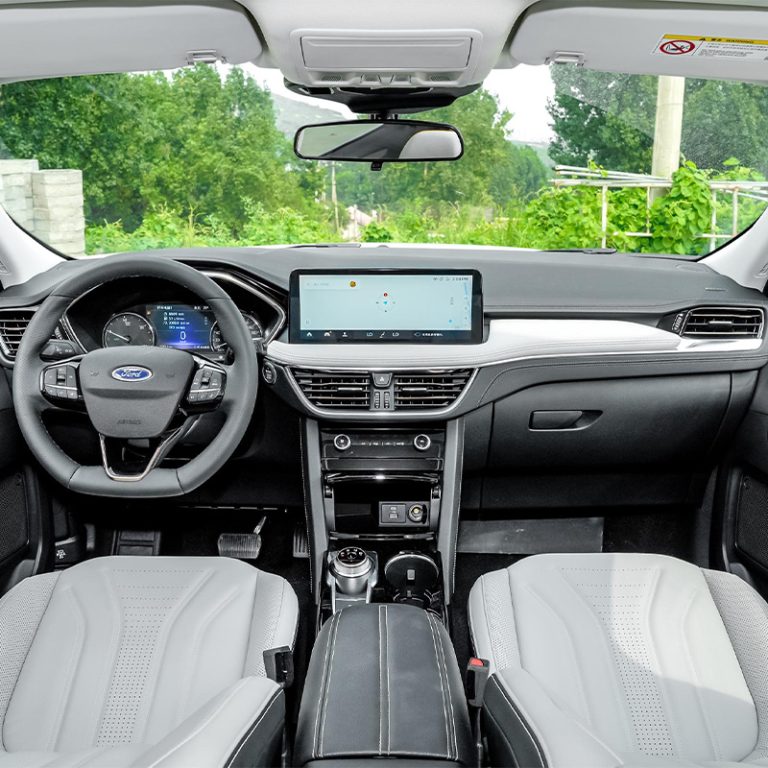 Ford Escape-phev-Interior