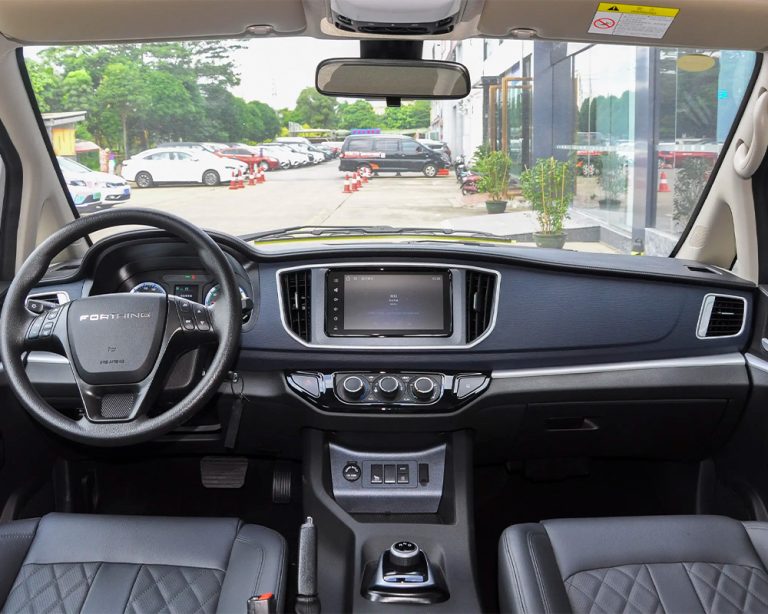 Forthing Lingzhi-M5EV-Interior